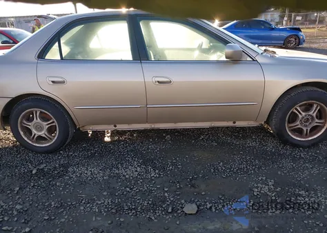 2001 Honda Accord 2.3 Ex z USA, uszkodzony, nr VIN JHMCG56681C031464